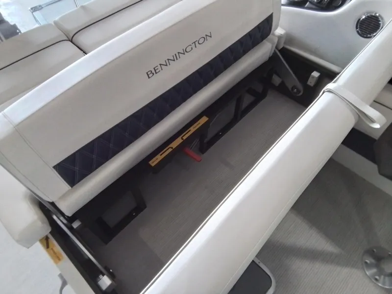 Slide: The Image of Bennington 28QXSBAX1SR 2025 - 43