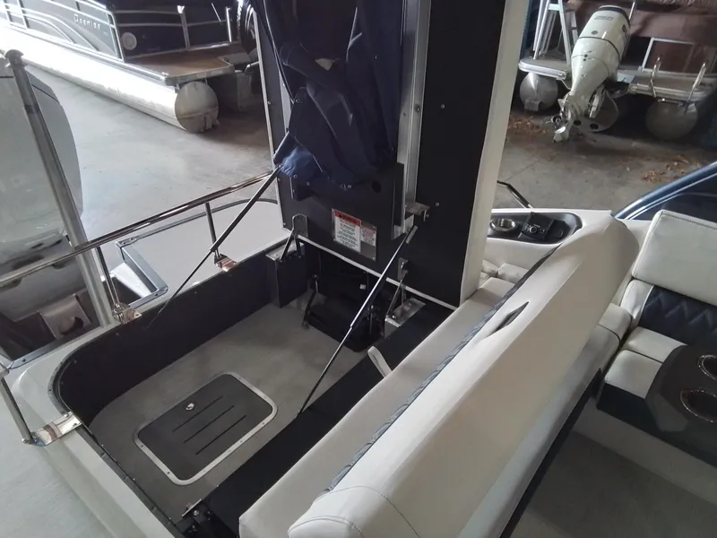 Slide: The Image of Bennington 28QXSBAX1SR 2025 - 45