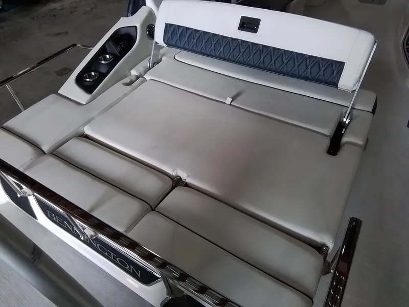 Slide: The Image of Bennington 28QXSBAX1SR 2025 - 46