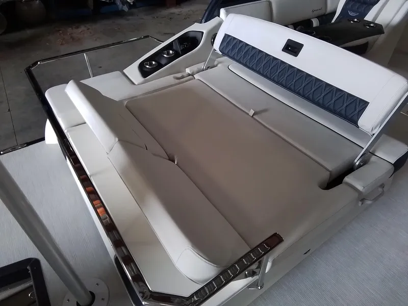 Slide: The Image of Bennington 28QXSBAX1SR 2025 - 47