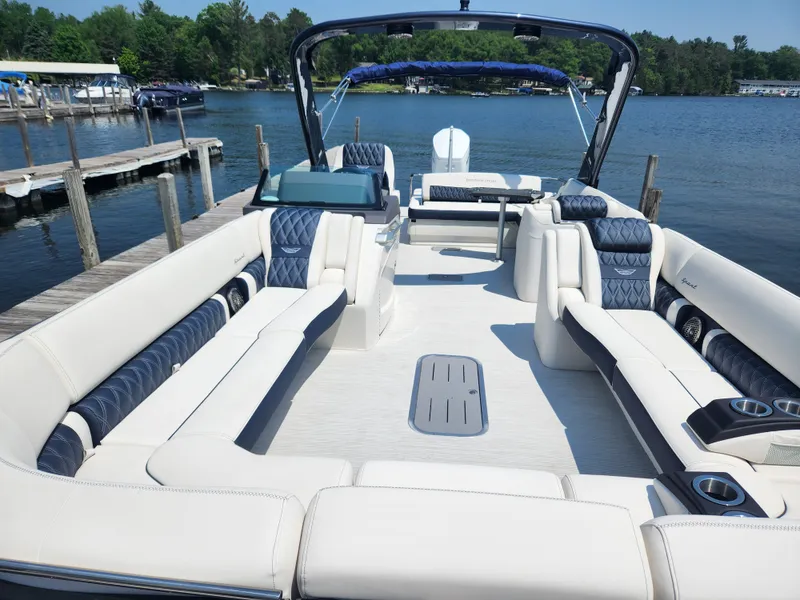 Slide: The Image of Bennington 28QXSBAX1SR 2025 - 5