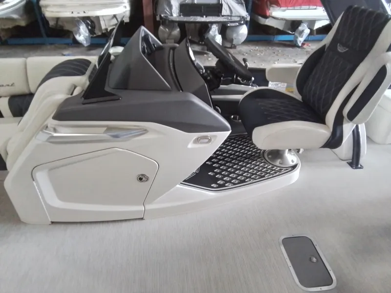 Slide: The Image of Bennington 28QXSBAX1SR 2025 - 50