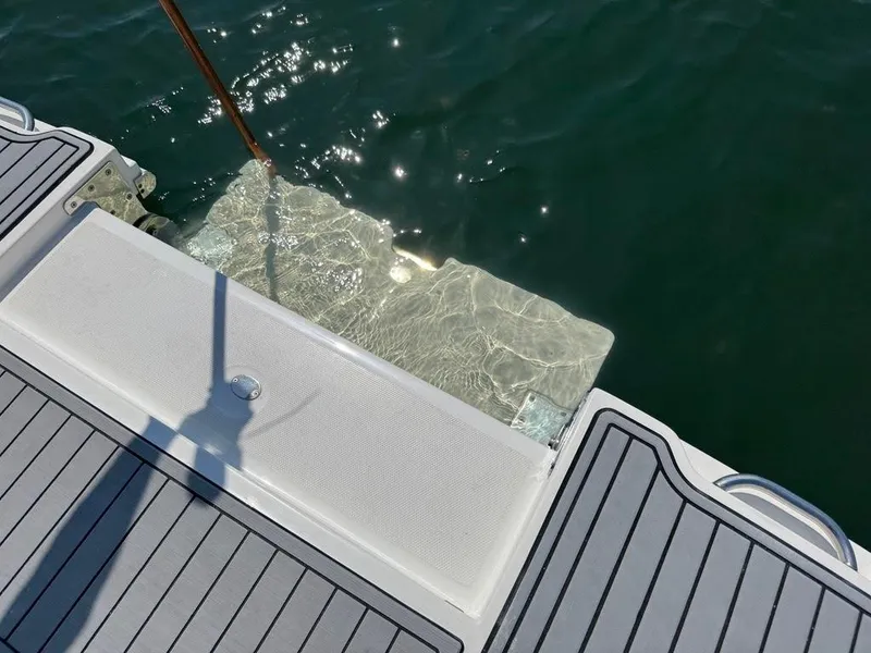 Slide: The Image of 2016 Sea Ray SDX 270 swim platform with water reflection. - 13