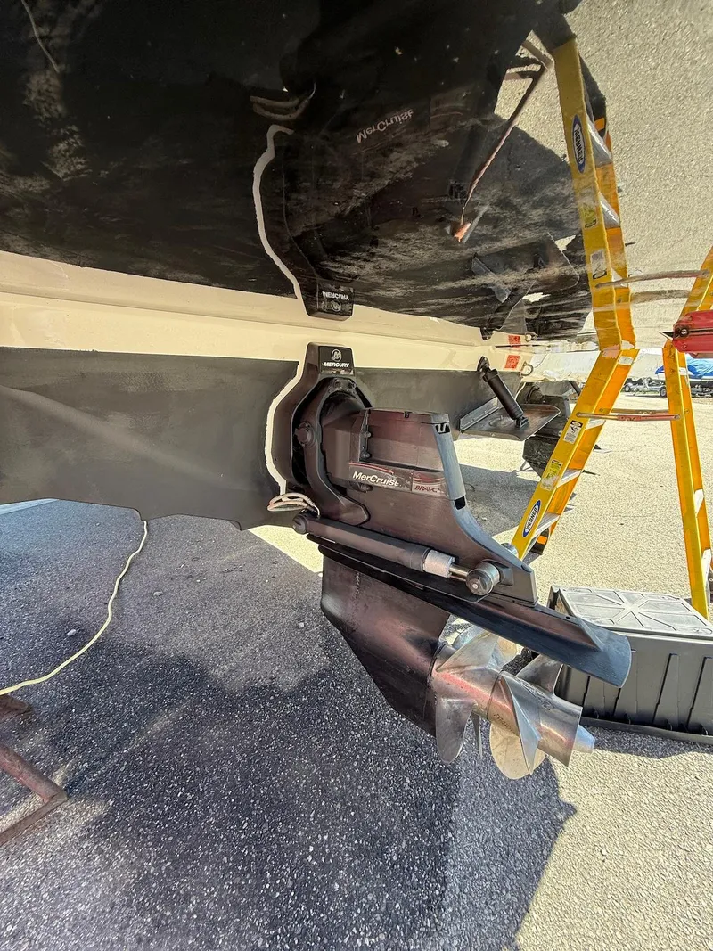 Slide: The Image of 2016 Sea Ray SDX 270 boat underside with propeller and ladder visible. - 28