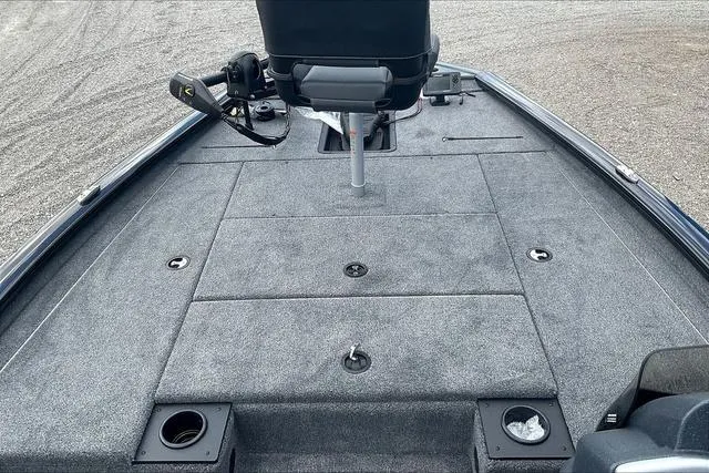 Slide: The Image of Tracker Pro Team™ 195 Tournament Edition 2025 - 11