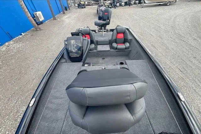 Slide: The Image of Tracker Pro Team™ 195 Tournament Edition 2025 - 12