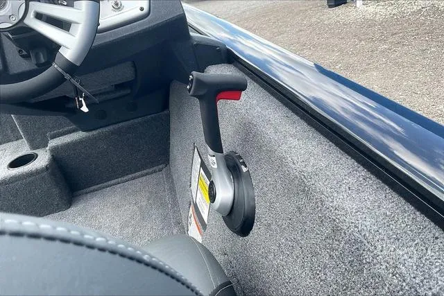 Slide: The Image of Tracker Pro Team™ 195 Tournament Edition 2025 - 15