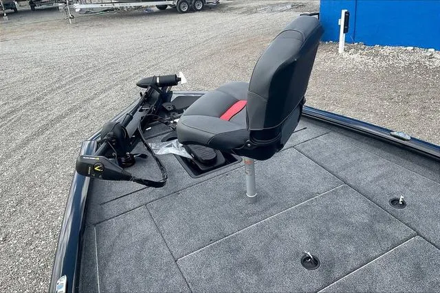 Slide: The Image of Tracker Pro Team™ 195 Tournament Edition 2025 - 19