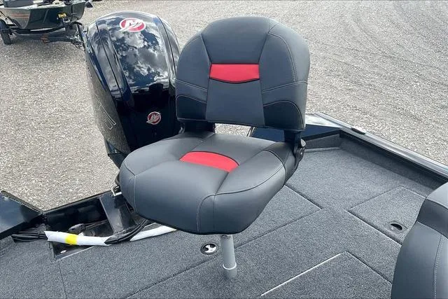 Slide: The Image of Tracker Pro Team™ 195 Tournament Edition 2025 - 20