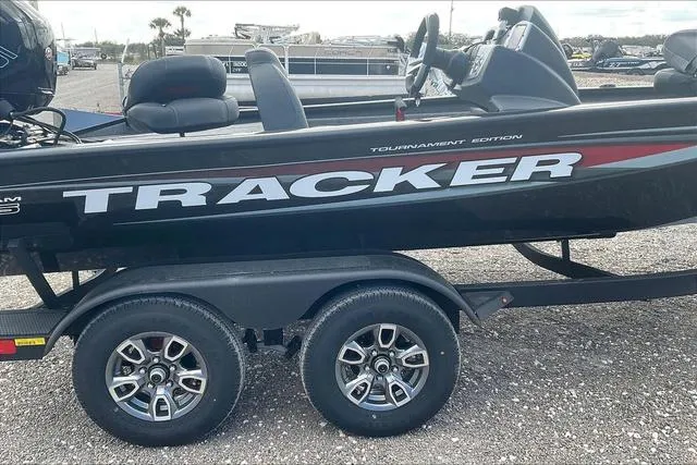 Slide: The Image of Tracker Pro Team™ 195 Tournament Edition 2025 - 23