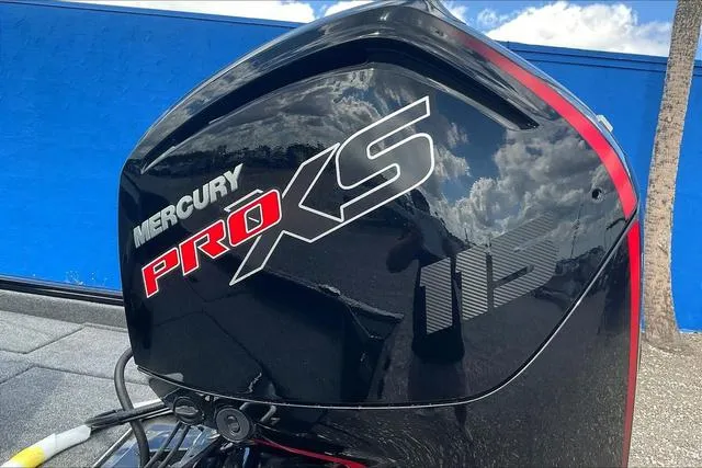 Slide: The Image of Tracker Pro Team™ 195 Tournament Edition 2025 - 25