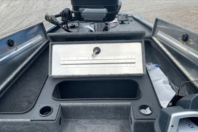 Slide: The Image of Tracker Pro Team™ 195 Tournament Edition 2025 - 28