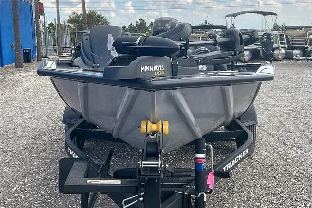 Slide: The Image of Tracker Pro Team™ 195 Tournament Edition 2025 - 3