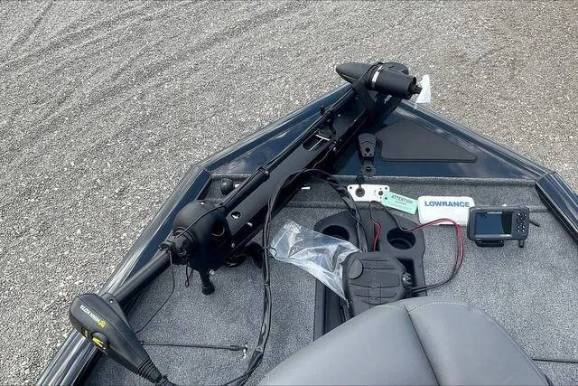 Slide: The Image of Tracker Pro Team™ 195 Tournament Edition 2025 - 31