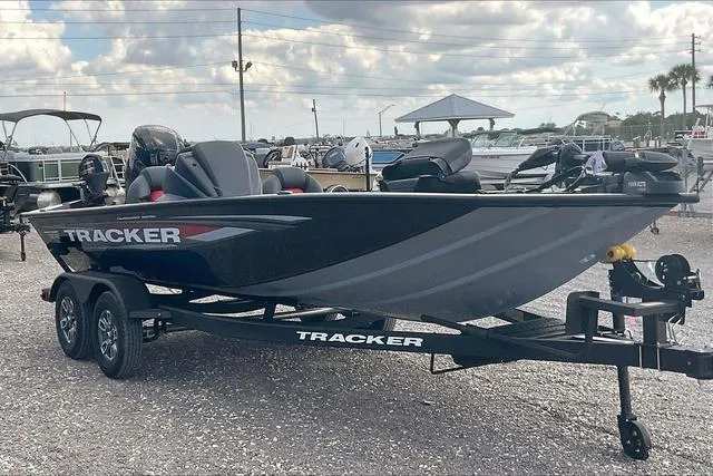 Slide: The Image of Tracker Pro Team™ 195 Tournament Edition 2025 - 4