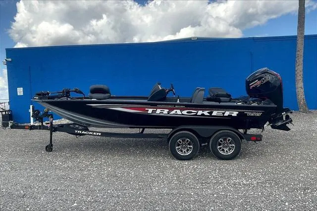 Slide: The Image of Tracker Pro Team™ 195 Tournament Edition 2025 - 5