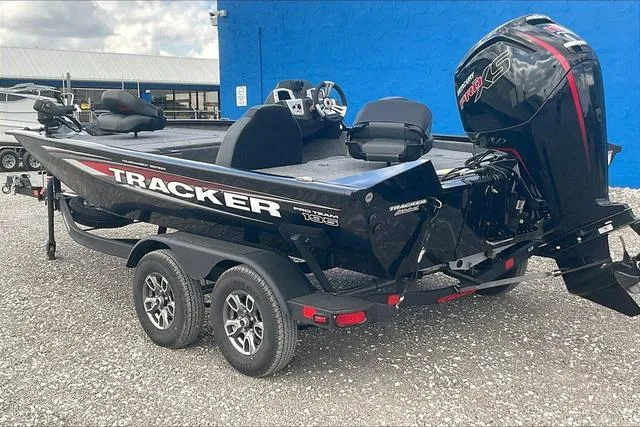 Slide: The Image of Tracker Pro Team™ 195 Tournament Edition 2025 - 6