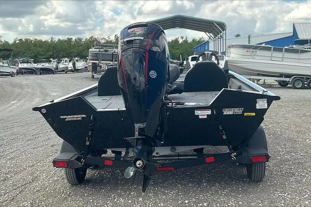 Slide: The Image of Tracker Pro Team™ 195 Tournament Edition 2025 - 7