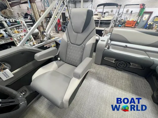 Slide: The Image of Tahoe LTZ 2385 Swingback (VRB) & Honda 4-Stroke EFI 2025 - 11