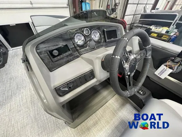 Slide: The Image of Tahoe LTZ 2385 Swingback (VRB) & Honda 4-Stroke EFI 2025 - 12