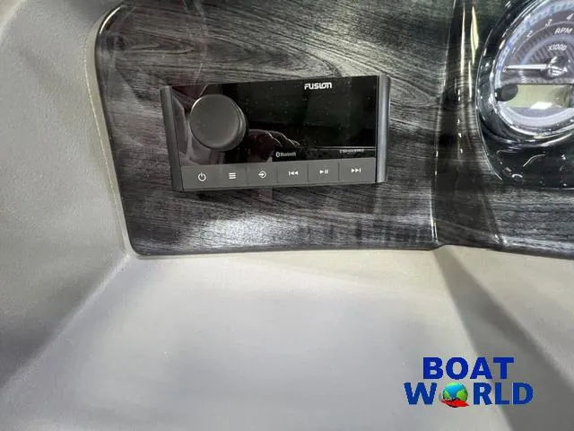 Slide: The Image of Tahoe LTZ 2385 Swingback (VRB) & Honda 4-Stroke EFI 2025 - 13