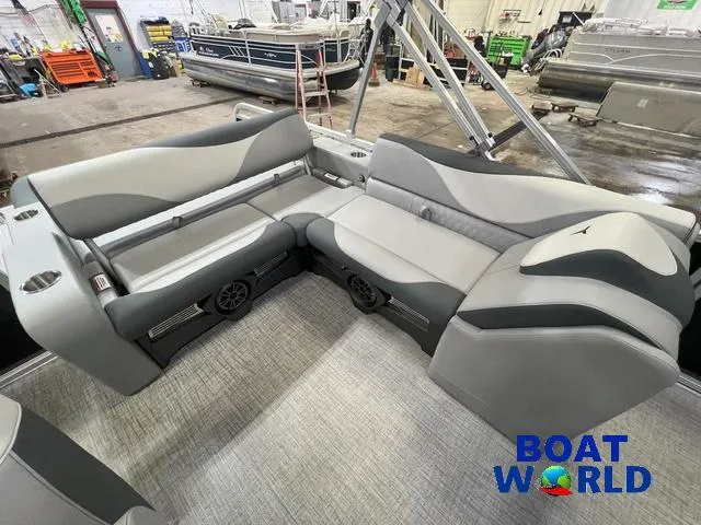 Slide: The Image of Tahoe LTZ 2385 Swingback (VRB) & Honda 4-Stroke EFI 2025 - 17