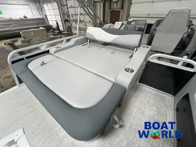 Slide: The Image of Tahoe LTZ 2385 Swingback (VRB) & Honda 4-Stroke EFI 2025 - 18