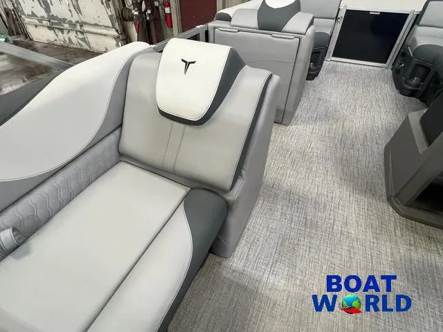 Slide: The Image of Tahoe LTZ 2385 Swingback (VRB) & Honda 4-Stroke EFI 2025 - 23