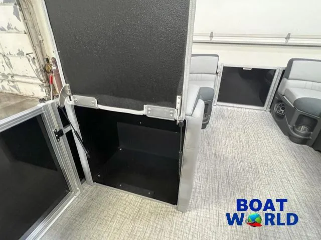 Slide: The Image of Tahoe LTZ 2385 Swingback (VRB) & Honda 4-Stroke EFI 2025 - 26