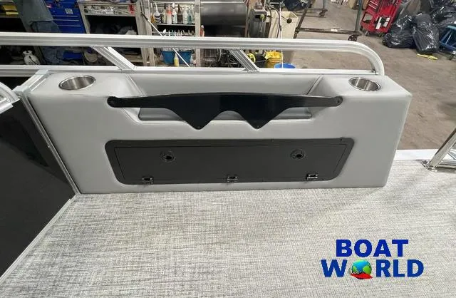 Slide: The Image of Tahoe LTZ 2385 Swingback (VRB) & Honda 4-Stroke EFI 2025 - 27