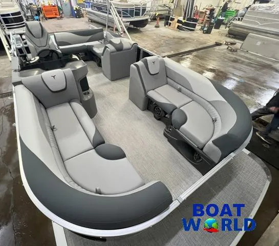 Slide: The Image of Tahoe LTZ 2385 Swingback (VRB) & Honda 4-Stroke EFI 2025 - 30