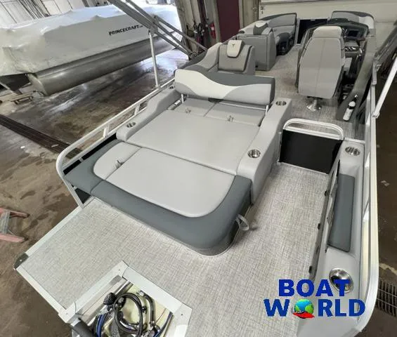 Slide: The Image of Tahoe LTZ 2385 Swingback (VRB) & Honda 4-Stroke EFI 2025 - 31