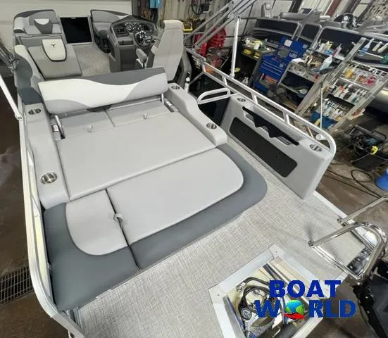 Slide: The Image of Tahoe LTZ 2385 Swingback (VRB) & Honda 4-Stroke EFI 2025 - 32