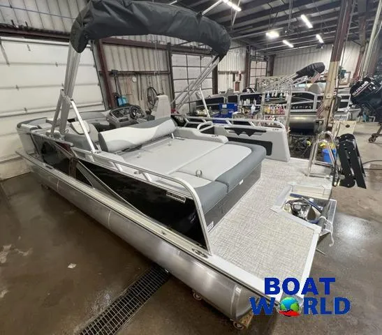 Slide: The Image of Tahoe LTZ 2385 Swingback (VRB) & Honda 4-Stroke EFI 2025 - 33