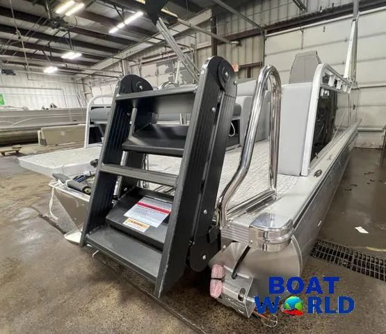 Slide: The Image of Tahoe LTZ 2385 Swingback (VRB) & Honda 4-Stroke EFI 2025 - 35