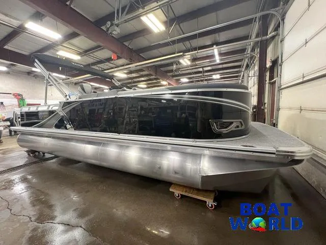 Slide: The Image of Tahoe LTZ 2385 Swingback (VRB) & Honda 4-Stroke EFI 2025 - 38