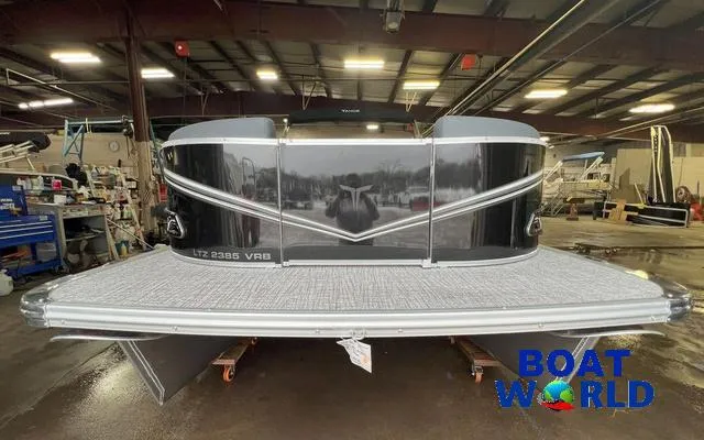 Slide: The Image of Tahoe LTZ 2385 Swingback (VRB) & Honda 4-Stroke EFI 2025 - 41