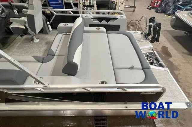 Slide: The Image of Tahoe LTZ 2385 Swingback (VRB) & Honda 4-Stroke EFI 2025 - 5