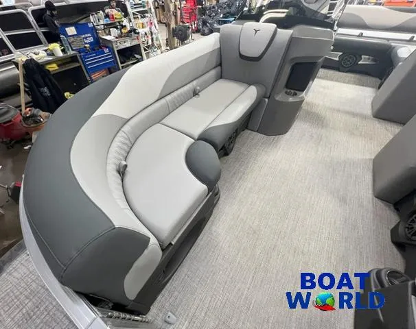 Slide: The Image of Tahoe LTZ 2385 Swingback (VRB) & Honda 4-Stroke EFI 2025 - 7