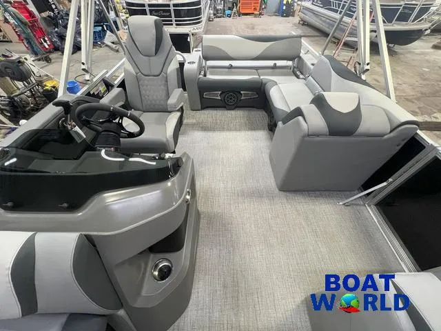 Slide: The Image of Tahoe LTZ 2385 Swingback (VRB) & Honda 4-Stroke EFI 2025 - 9