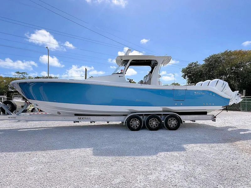 Slide: The Image of Edgewater 370CC 2018 - 1