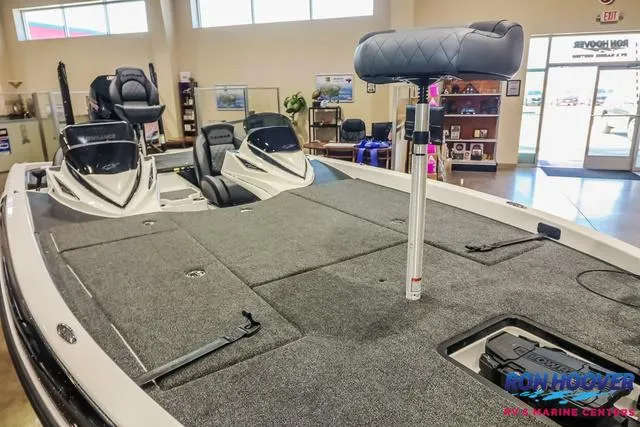 Slide: The Image of Caymas CX 21 PRO 2025 - 10