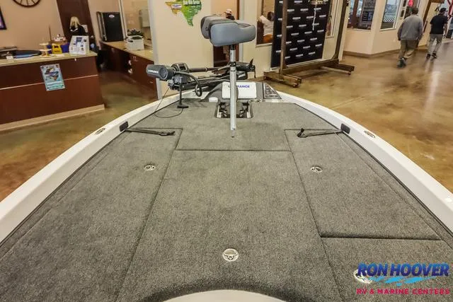 Slide: The Image of Caymas CX 21 PRO 2025 - 17