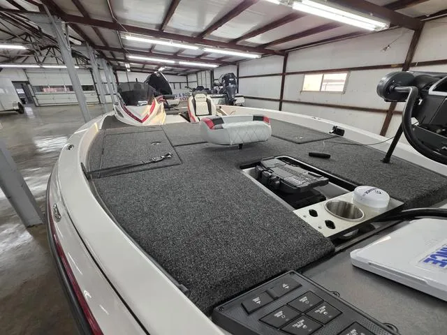 Slide: The Image of Caymas CX 20 PRO 2025 - 10