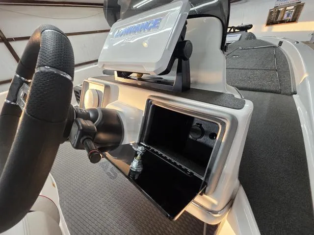 Slide: The Image of Caymas CX 20 PRO 2025 - 24