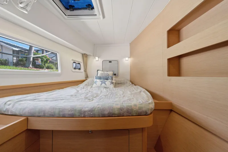 Slide: The Image of Lagoon 42 2019 - 70