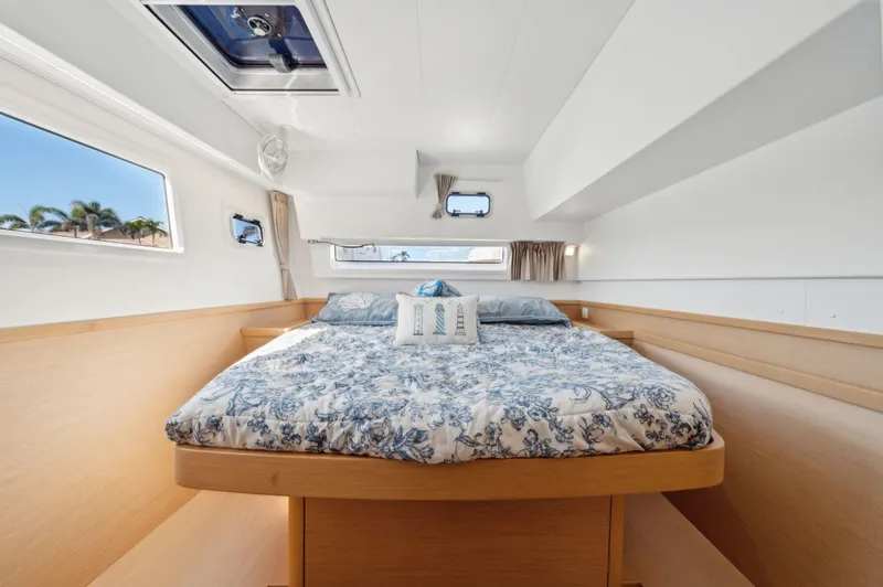 Slide: The Image of Lagoon 42 2019 - 80