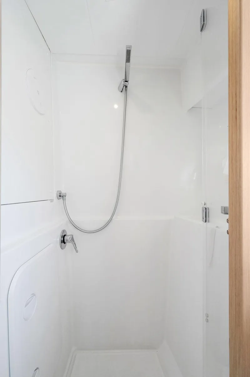 Slide: The Image of Lagoon 42 2019 - 86