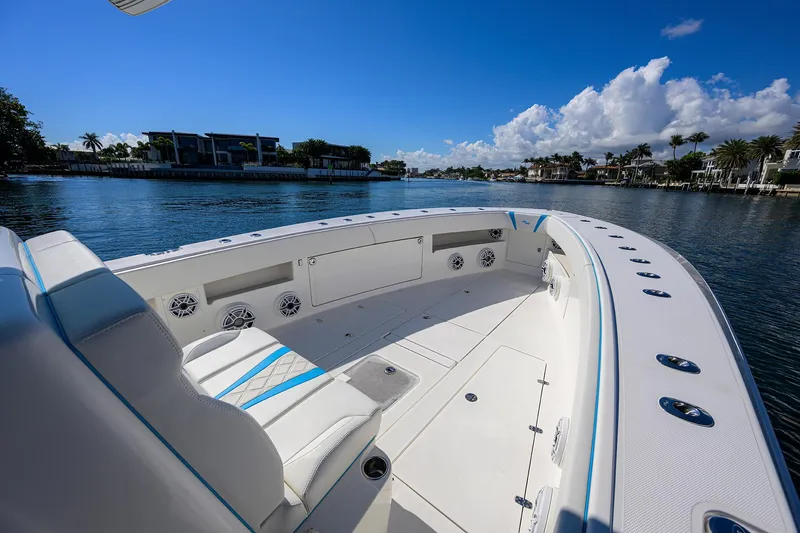 Slide: The Image of 2008 SeaVee 39b boat on calm water, featuring spacious seating and clear blue skies. - 20