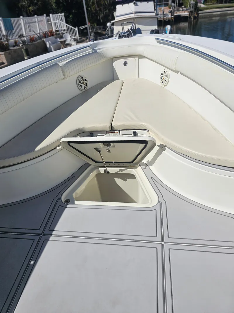 Slide: The Image of 2006 Hydra-Sports Vector 3300 CC boat interior with open storage compartment. - 9
